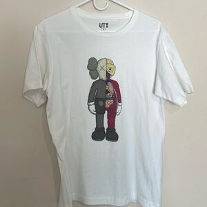 Kaws x Uniqlo - Size - M